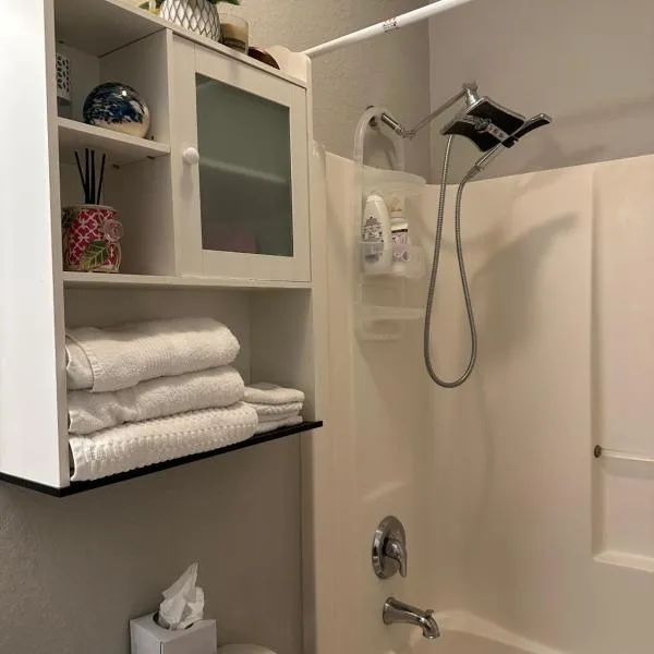 Quiet room in a family home, hotel a Lehigh Acres