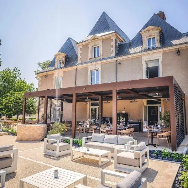 Hôtel & Restaurant - Le Manoir des Cèdres - piscine chauffée et climatisation、Plazacのホテル
