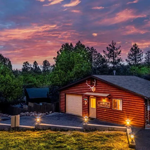Cabin #6 Bobcat Bunkhouse - Pet Friendly - King Bed - Sleeps 4, hotell sihtkohas Payson