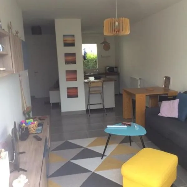 APPARTEMENT A 2 PAS DU CENTRE BOURG, hôtel à Sarzeau