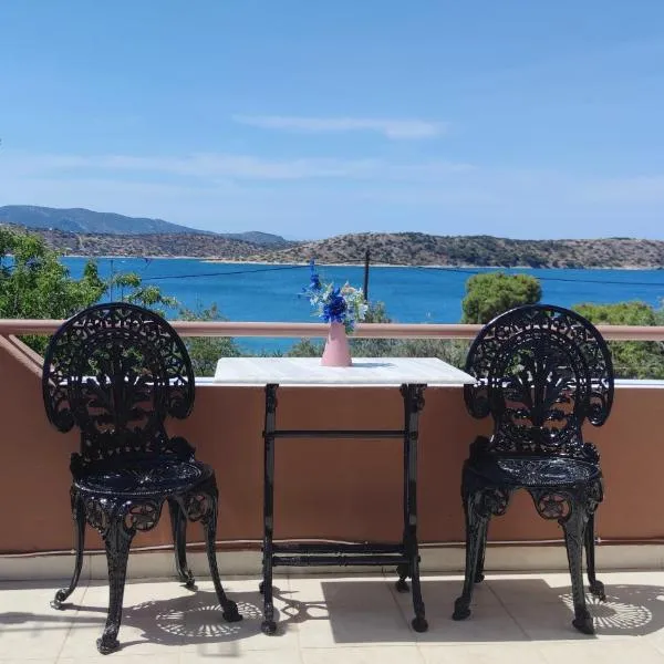 Penthouse Studio next to the Sea, hotel v destinaci Salamís