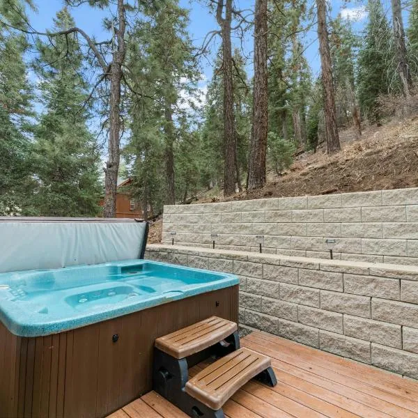 Bear Mountain Summit - A-frame nestled in the oaks and pines!, hotel in Big Bear Lake