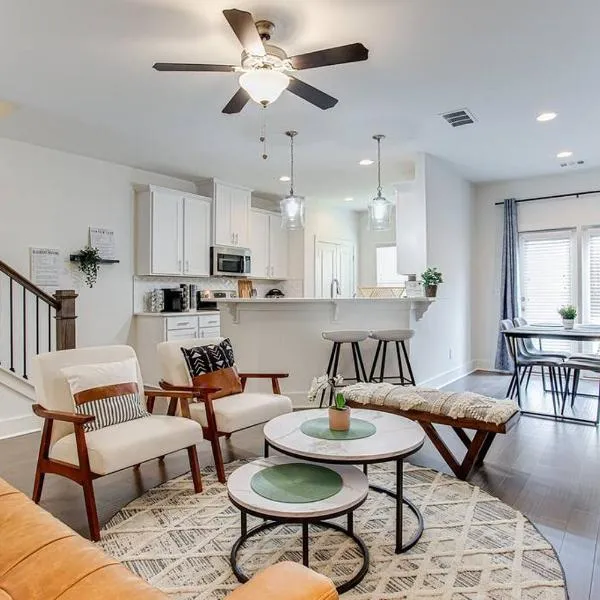 2022 quiet relaxing and secure town house near Atlanta, hotel v destinaci Redan