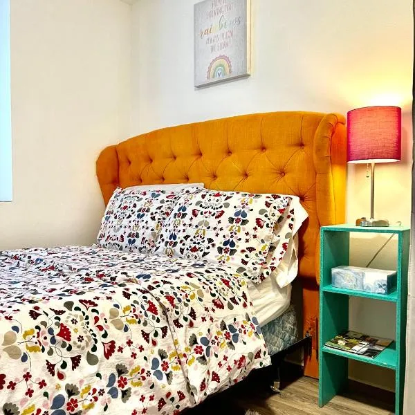 Micro Studio Apartment in University District- 10 mins walk to University of WA, hotel in Seattle