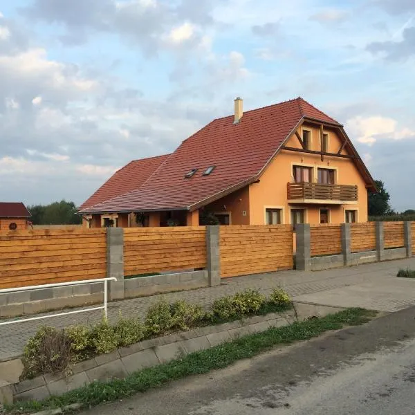 Bíbic Vendégházak, hotel v destinaci Nagybajom