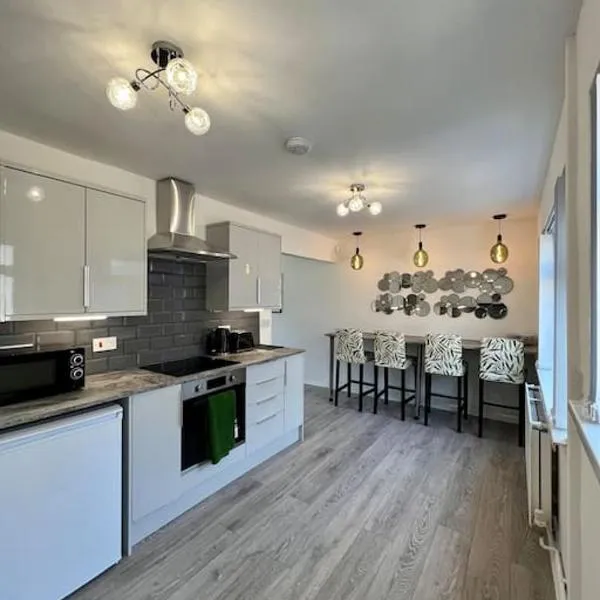 Welsh Getaway Home No 2 - 10 mins to Bike Park Wales, hotel in Merthyr Tydfil