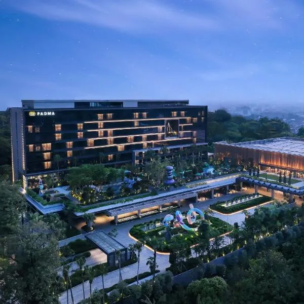 Padma Hotel Semarang, отель в городе Семаранг