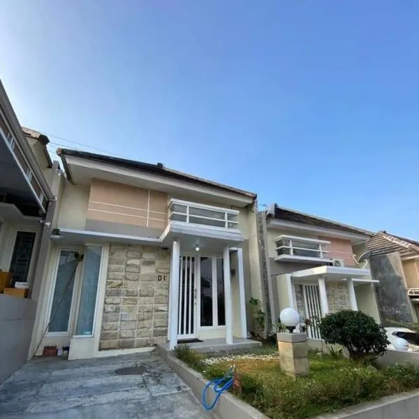 Villa Permata Garden Blok D11 Near JTP 3, hotel in Batu