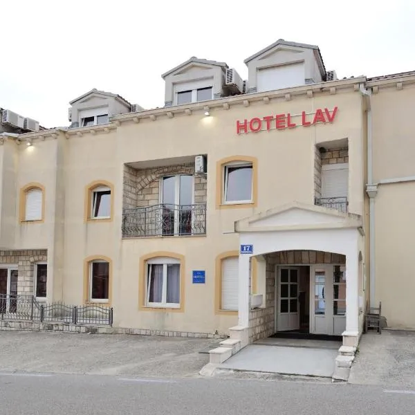 Hotel Lav, hotell i Neum