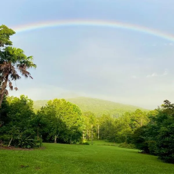 Evermoore Homestead, hotel en Thora