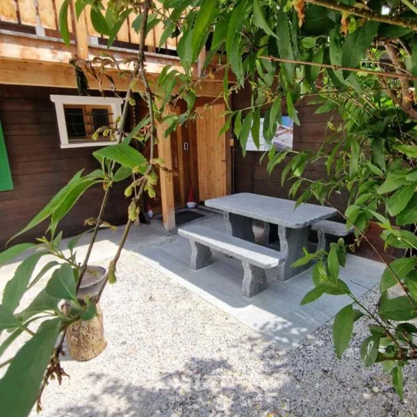 Chalet-Daheim-Fiesch 3,5-Zimmerwohnung، فندق في فيش
