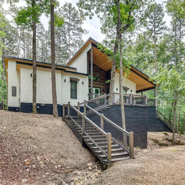 Playground and Pool Table Fun! Broken Bow Retreat โรงแรมในโบรคเคนโบว์