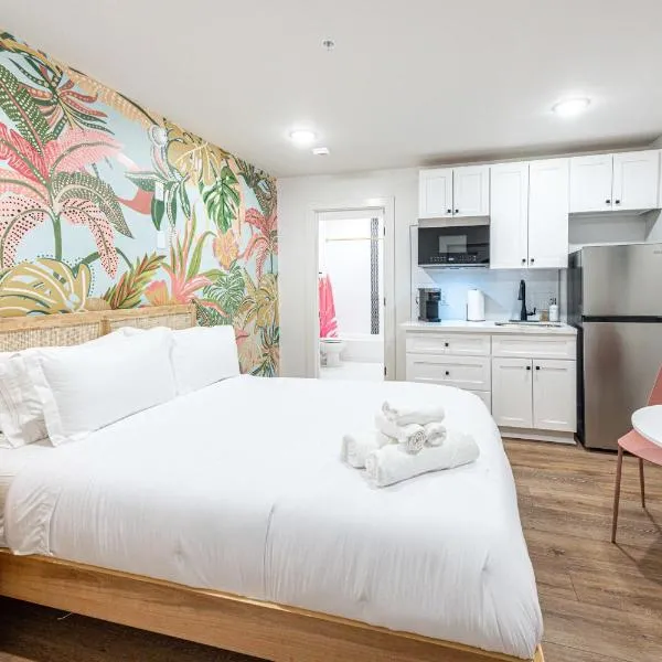 Pastel Tropics Studio Apartment, hotel in Galveston