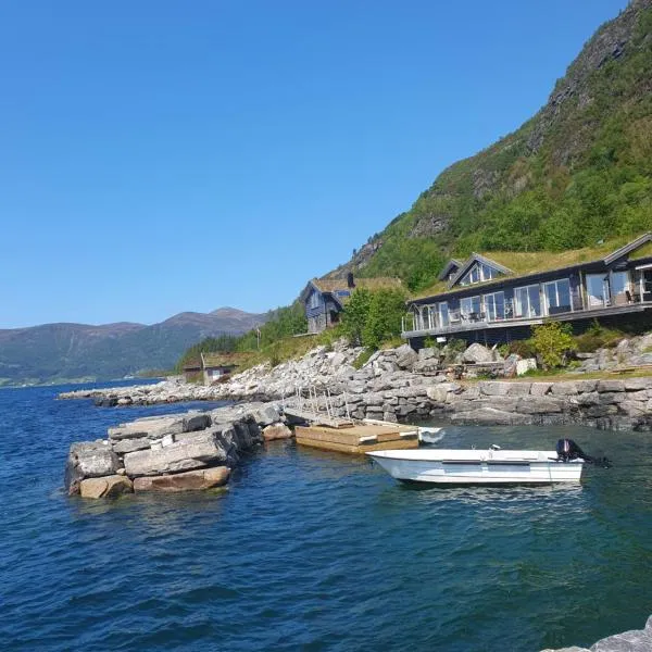 Småstranda Fjord Lodge, khách sạn ở Åheim