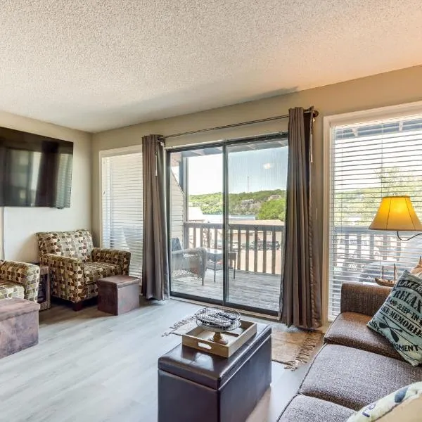 Pool Access and Lake View Osage Beach Condo!, hotel in Osage Beach