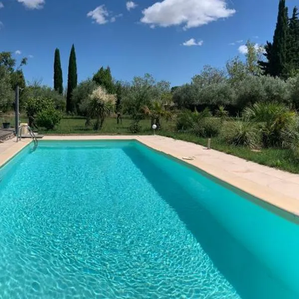 VILLA NIMES EXCEPTIONELLE 3 Chambres, hotel u gradu Margerit