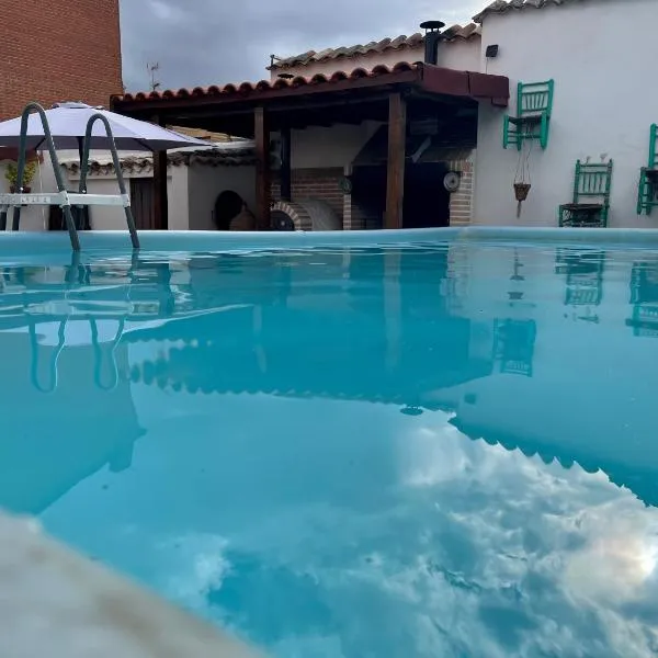 Casa El tio Daniel,,,,,,ahora con SPA, hotel in Bargas
