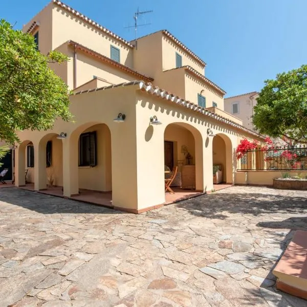 Delizioso appartamento nel Golfo di Orosei con veranda, hotel v destinaci Cala Liberotto