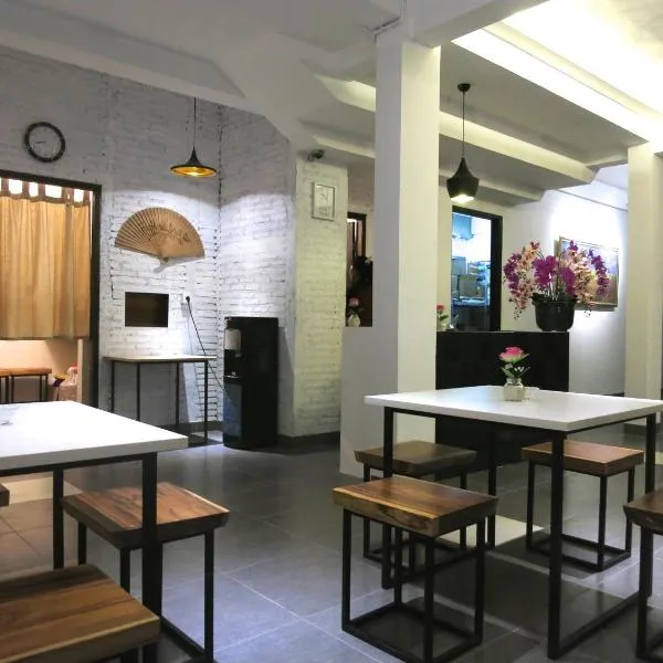 ๋งํ๋์ ์์นํ ํธํ
Hart Hotel Arjuna