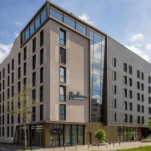 Radisson Hotel & Suites Zurich، فندق في أوبفيكون