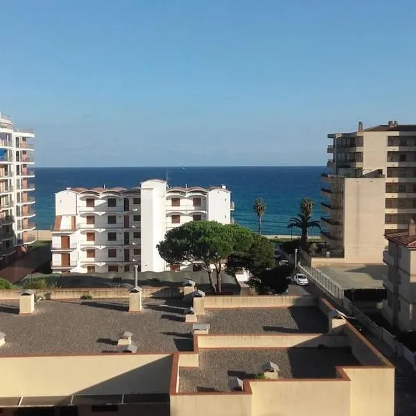 Apartamento en Torre Valentina con vista al mar – hotel w mieście Calonge