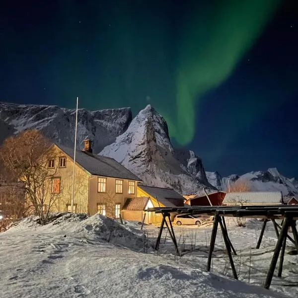 Det Gamle Hotellet Guesthouse, hotell på Reine