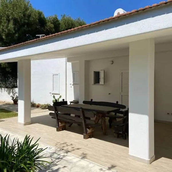 villa a Marina di Ostuni, hotel em Ostuni