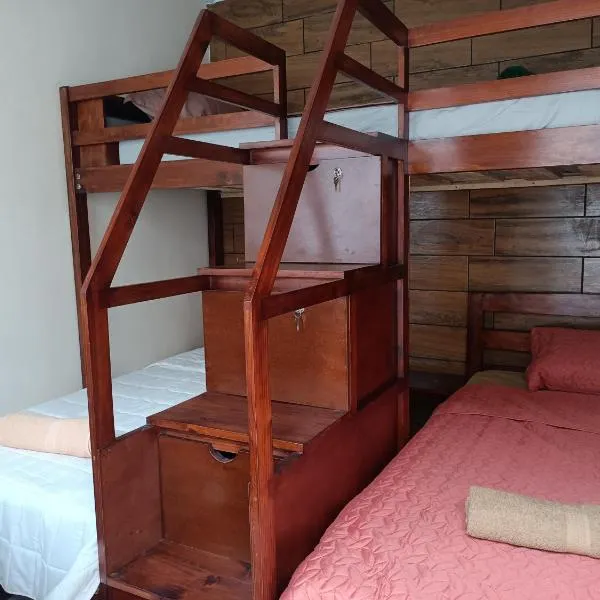 Budget Hostel Guatemala, hotel u gradu 'El Hato'