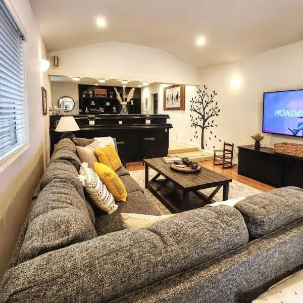 3 BR + Near Venice Beach + Redecorated + Nice Backyard with BBQ、ロサンゼルスのホテル