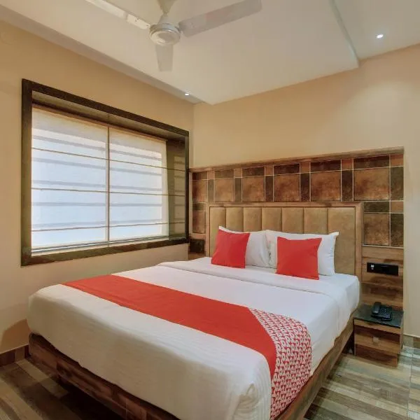 Laxman Residency, hotel in Kulurkudrū