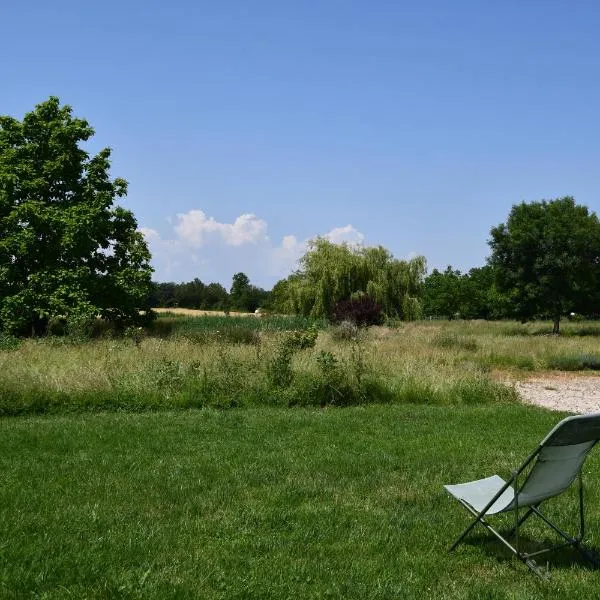 L'Oiseau Blanc, hotel v destinácii Saint-Nizier-le-Désert