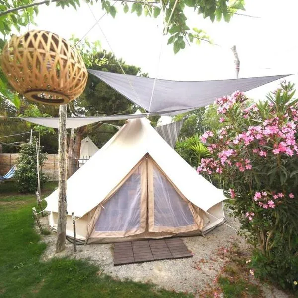 Happy Glamping 2, hotel v destinaci Kalamaki