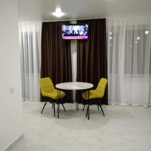 Студія зі Смарт ТВ,кондиціонером, hotel in Kryvyi Rih