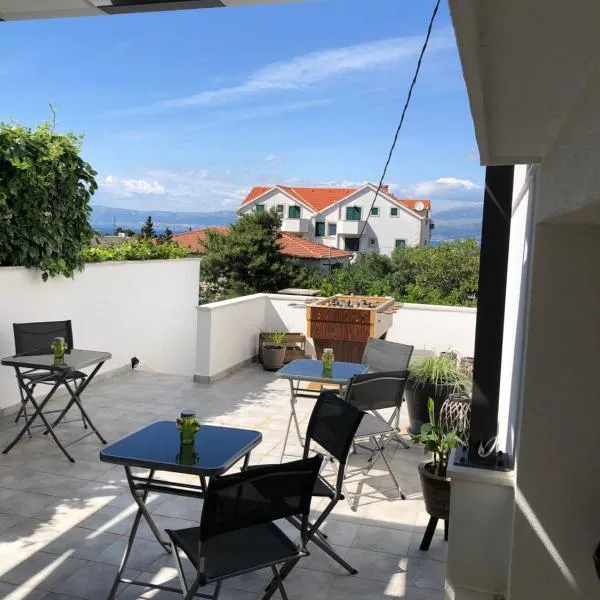 Karina Apartments, hotel v destinaci Supetar