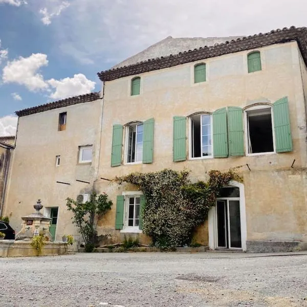 Aux quatre Voûtes, hotel in Saint-Marcel-dʼArdèche