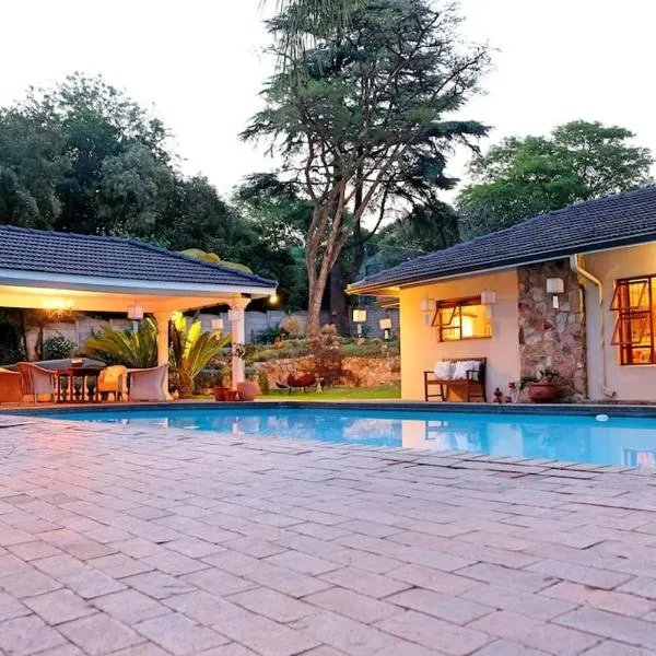 2 bed Cottage, Bryanston, Sandton, hotel em Joanesburgo