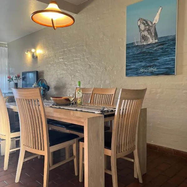 Dolphin View Self Catering, hotel di Scottburgh
