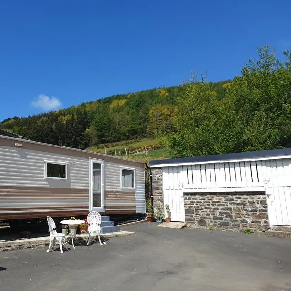 Ideal rural location for beaches, hills and town, Hotel in Bow Street