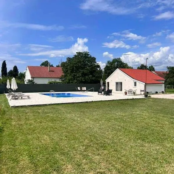 Pool & River House - Lazara, hotel v destinaci Danilovgrad