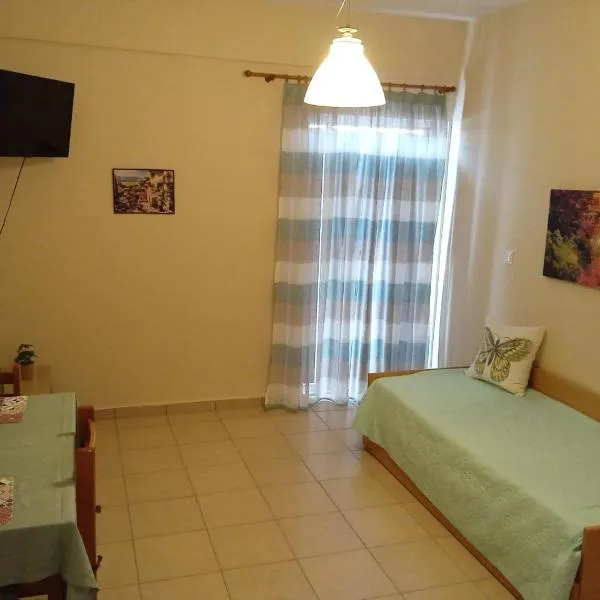 Popi' s apartment 50 metres from the sea!, hotel di Sozopoli