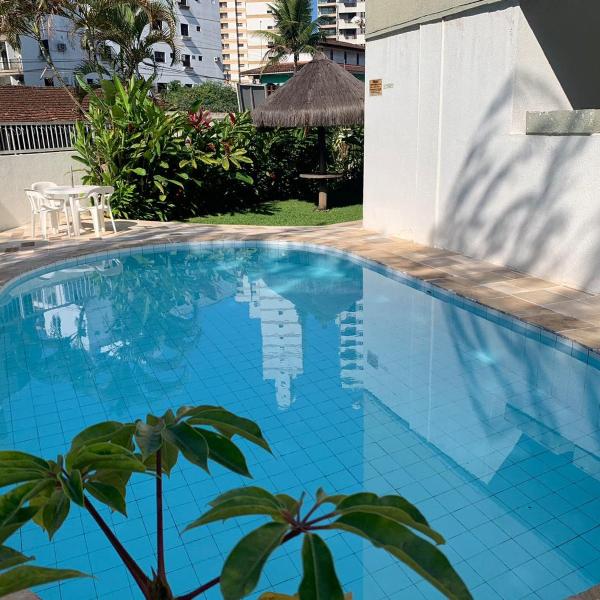 Apartamento Praia das Astúrias, 2 minutos de caminhada para praia, piscina, garagem demarcada, cama Queen - Foto 4
