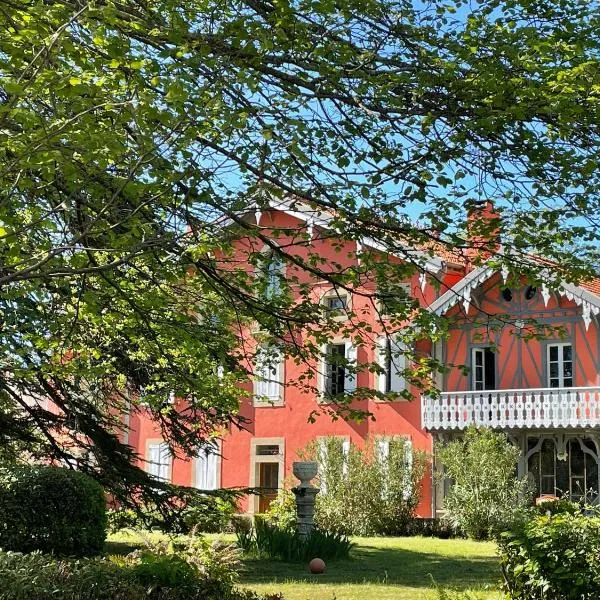Domaine La Belle Histoire - Gîte côté Parc, hotel v destinaci Besset