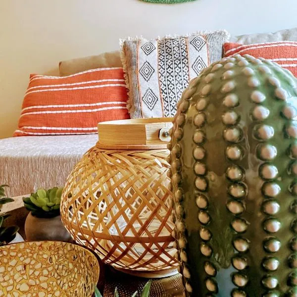 The Cactus Project, hotell Loutrakis