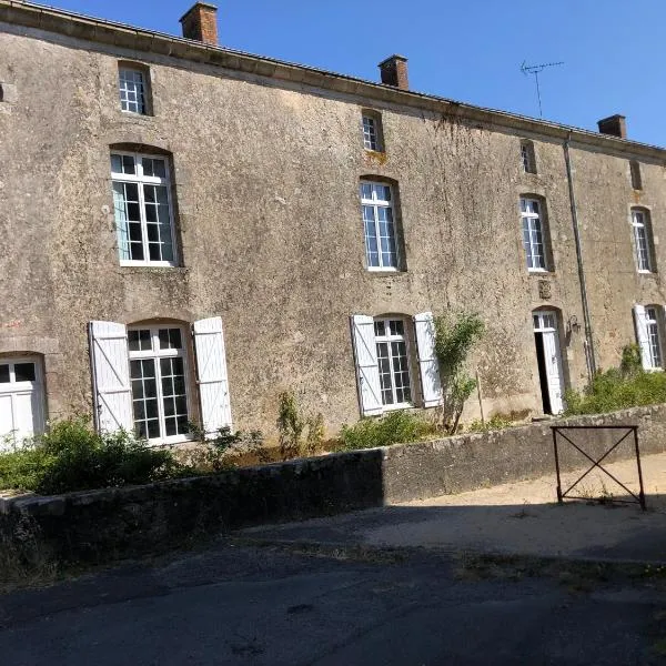 Gîte du Sacré-Coeur - Mauléon- proche Puy du fou, hotel a Saint-Aubin-de-Baubigné