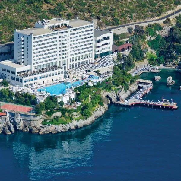 Korumar Hotel Deluxe, hotel v destinaci Özdere