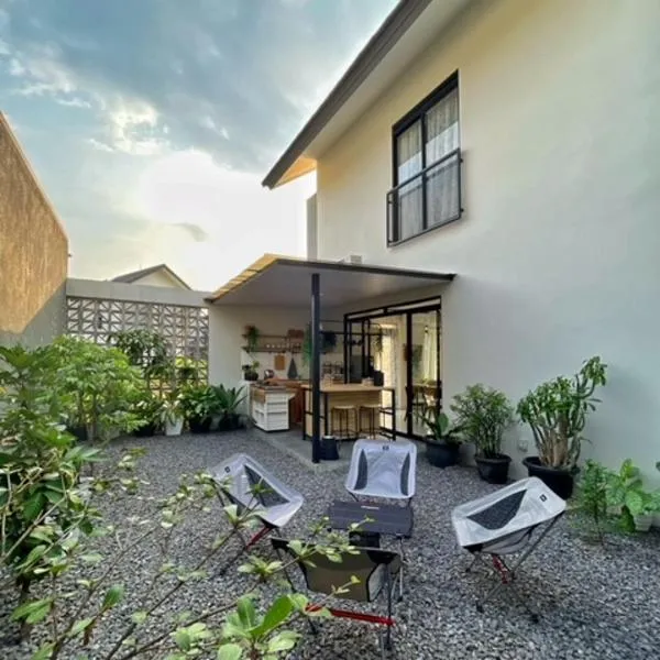 Larisa Homestay Syariah 2, hotel v destinaci Padalarang
