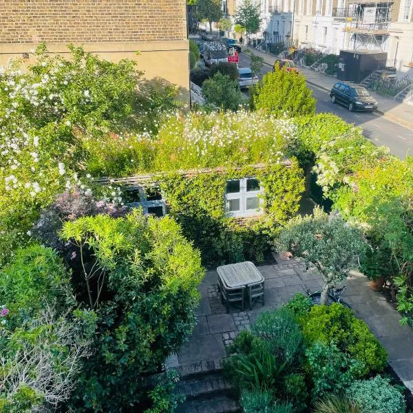 Camden Town Garden Cabin, hotel in London