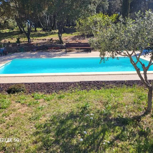 Un écrin de verdure et plus.., hotel v destinácii Besse-sur-Issole