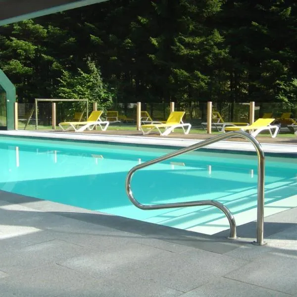 Gite Roche Des Ducs avec Piscine toute l'année, Spa, Sauna, Hammam, hotel v destinaci Rochesson