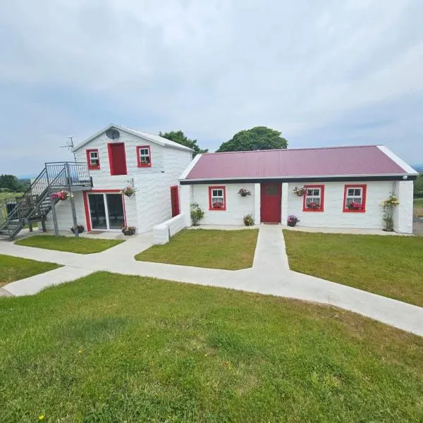 Tiernan's Luxury Cottages, hotel v destinaci Charlestown